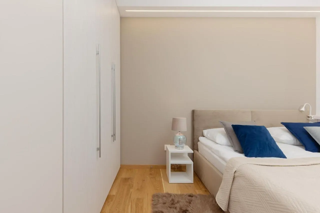 Warsaw City Centre Srebrna By Noclegi Renters 0*,  بولندا